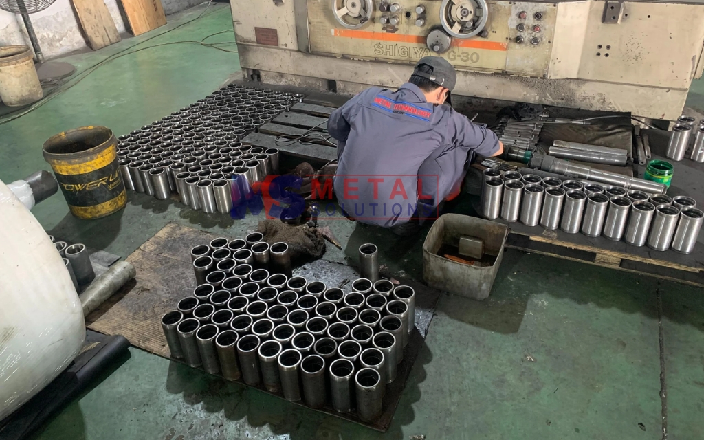 Phun phủ chống mòn con lăn máy nắn ngành tôn thép 6 Phun phủ chống mòn con lăn máy nắn ngành tôn thép