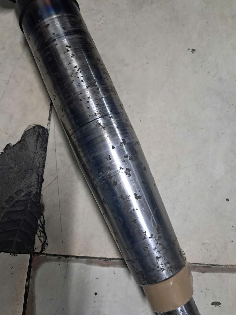 Tại sao nên thay thế Mạ crom bằng Phun phủ nhiệt 2 Lớp Mạ crom bị bong tróc