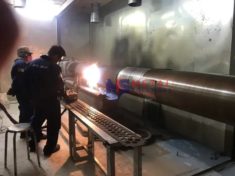 Phun phủ hồ quang chống mòn cho lô vớt keo 4 Phun phủ hồ quang chống mòn cho lô vớt keo (5)