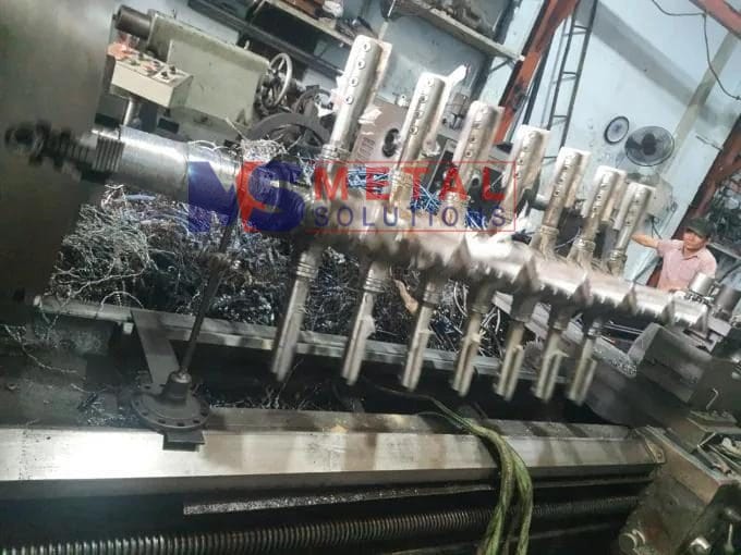 Phun phủ hồ quang sửa chữa Trục Khuấy bị mòn vị trí Ổ Bi và lắp Phớt (6)