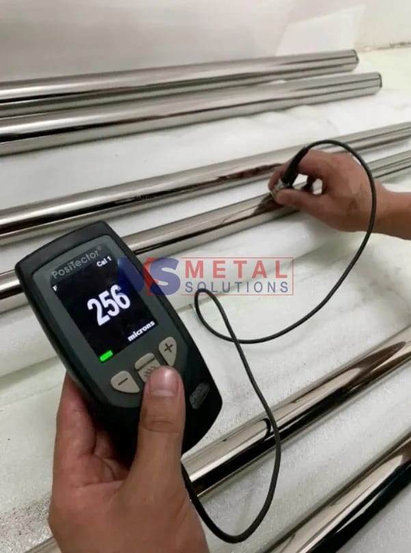 Phun phủ chống mòn cho Trục máy nắn tôn trong nhà máy Tôn Thép 2 Phun phủ trục máy nắn tôn quy trình phun